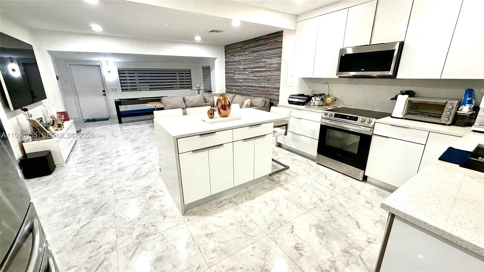 FLAMINGO PARK SEC - Residential Lease