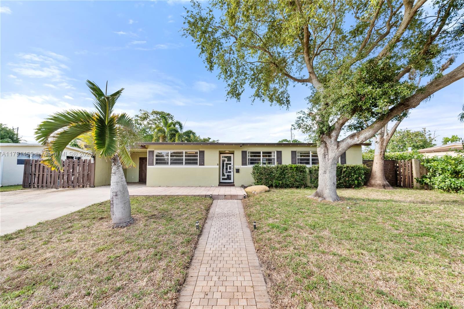 6829 Nw 13th St, Plantation, Miami-Dade County, Florida - 3 Bedrooms  
1 Bathrooms - 