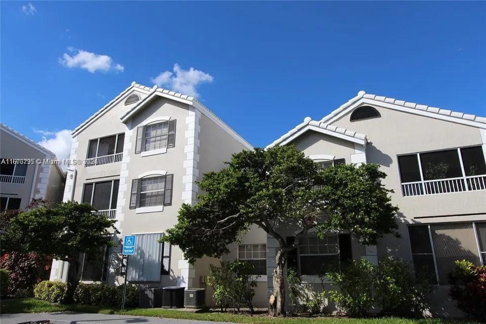 Rental Property at 2820 N Oakland Forest Dr 308, Oakland Park, Miami-Dade County, Florida - Bedrooms: 1 
Bathrooms: 1  - $1,750 MO.