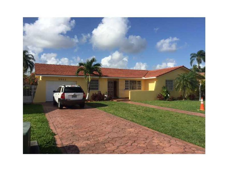 : SPACIOUS 4/2, ALL TILED WITH COVERED TERRACE. CUL-D-SAC. FAMILY NEIGHBORHOOD. EXCELLENT SCHOOLS.