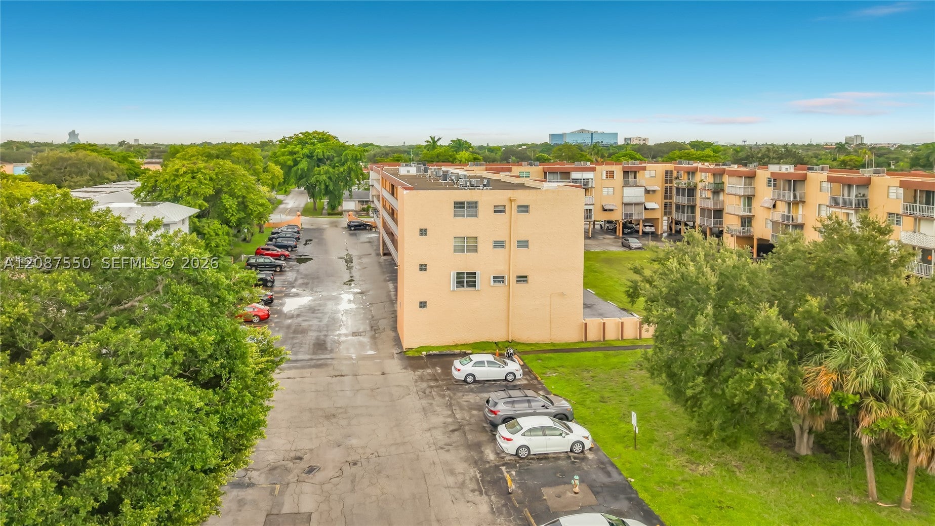 1600 Tallwood Ave 204