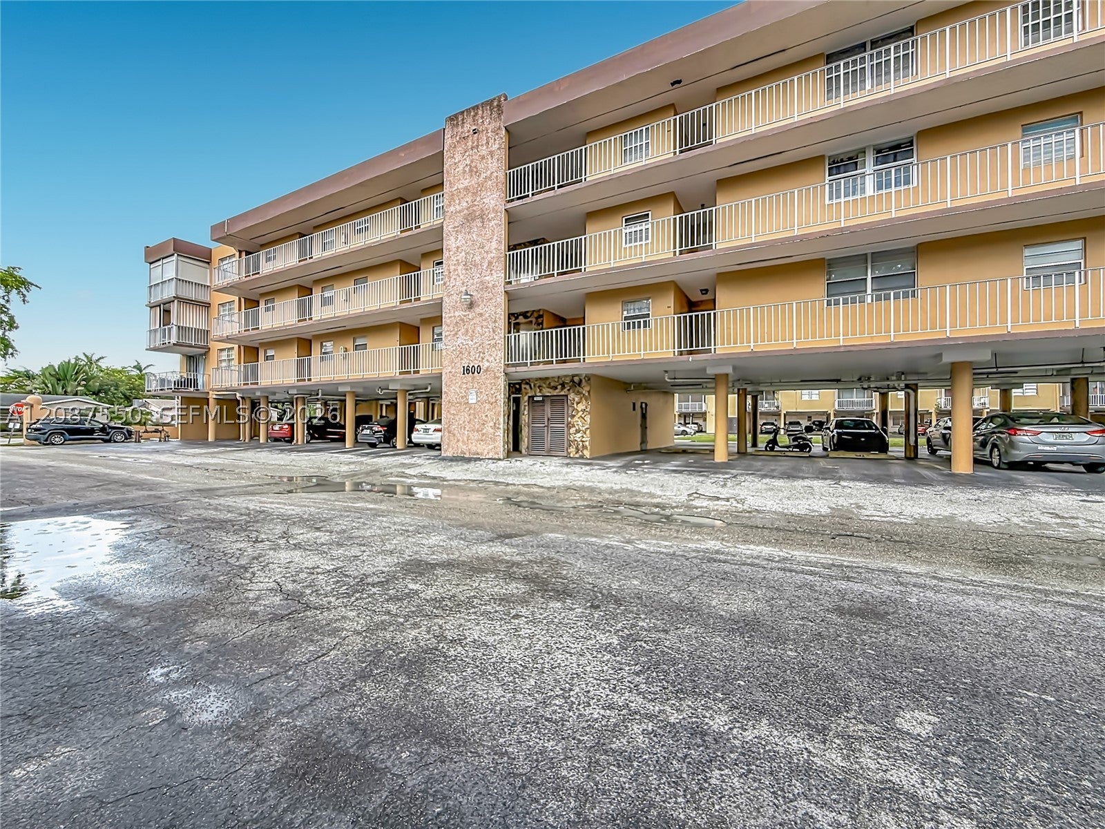 1600 Tallwood Ave 204