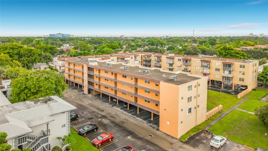 Photo of 1600 Tallwood Ave #204, Hollywood, FL 33021 (MLS # A12087550)
