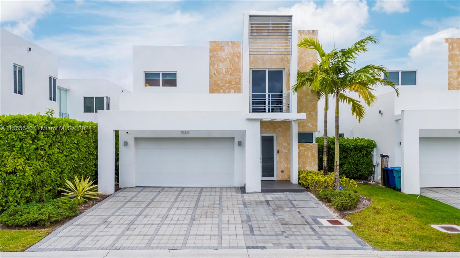 Property for Sale at 10310 Nw 68th St St, Doral, Miami-Dade County, Florida - Bedrooms: 4 
Bathrooms: 4  - $1,359,000