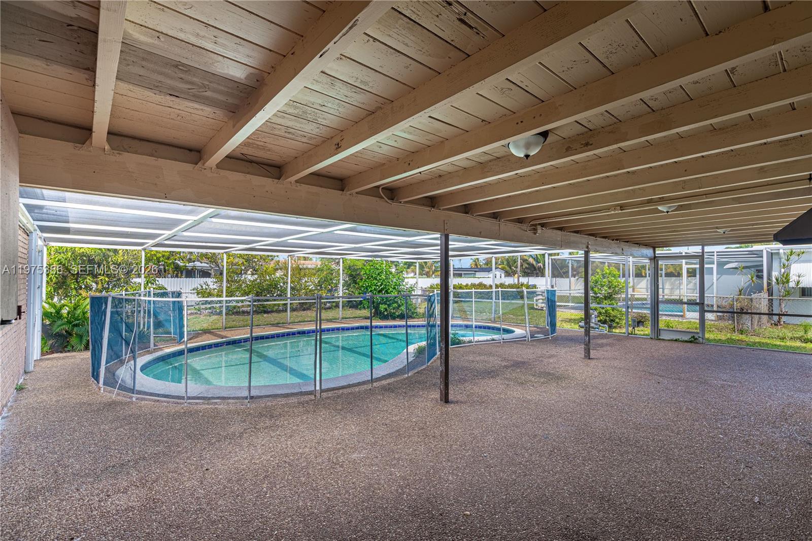 HOLLYWOOD HILLS - Residential