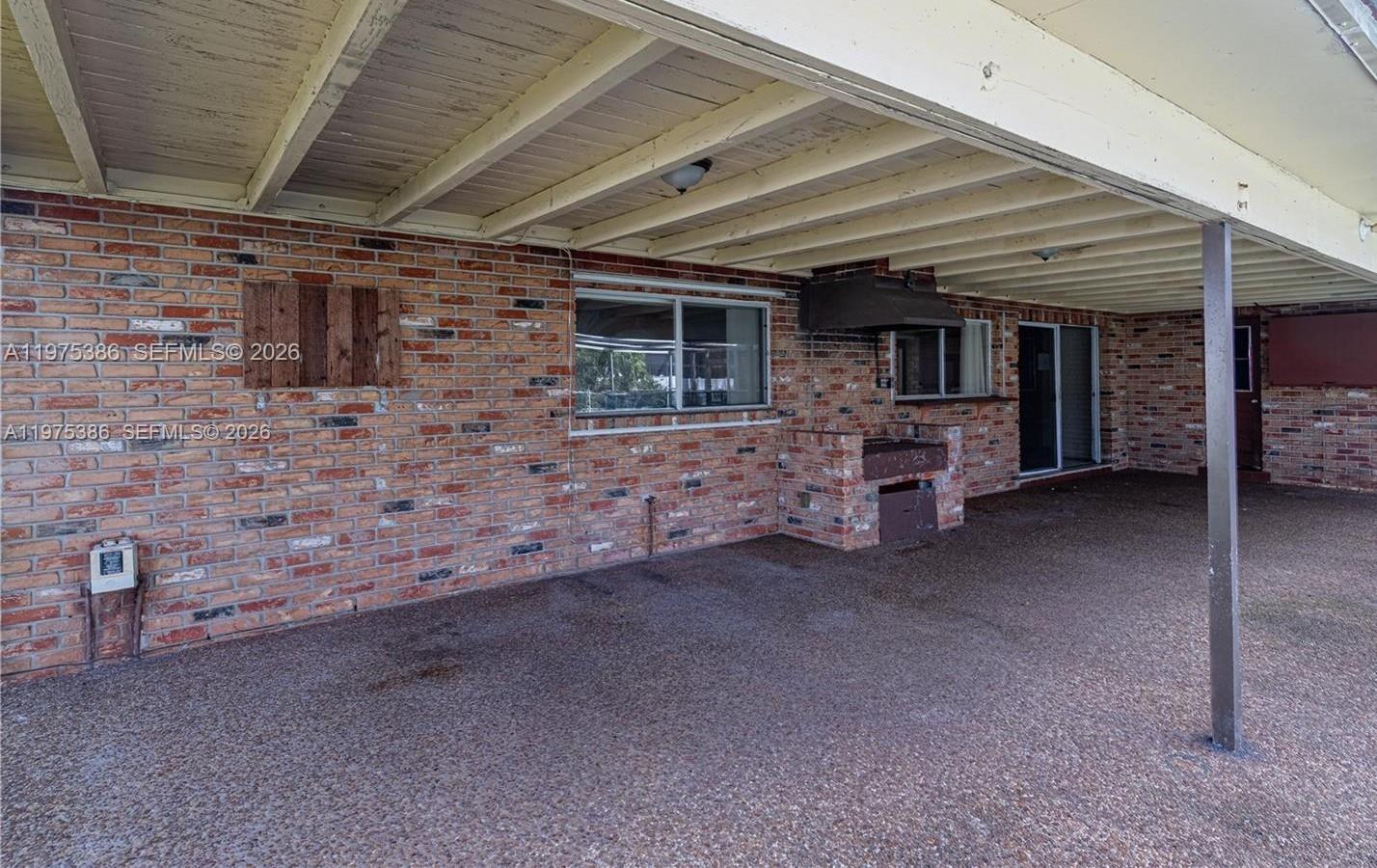 HOLLYWOOD HILLS - Residential