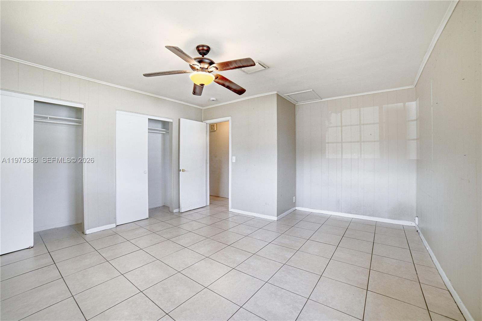 HOLLYWOOD HILLS - Residential