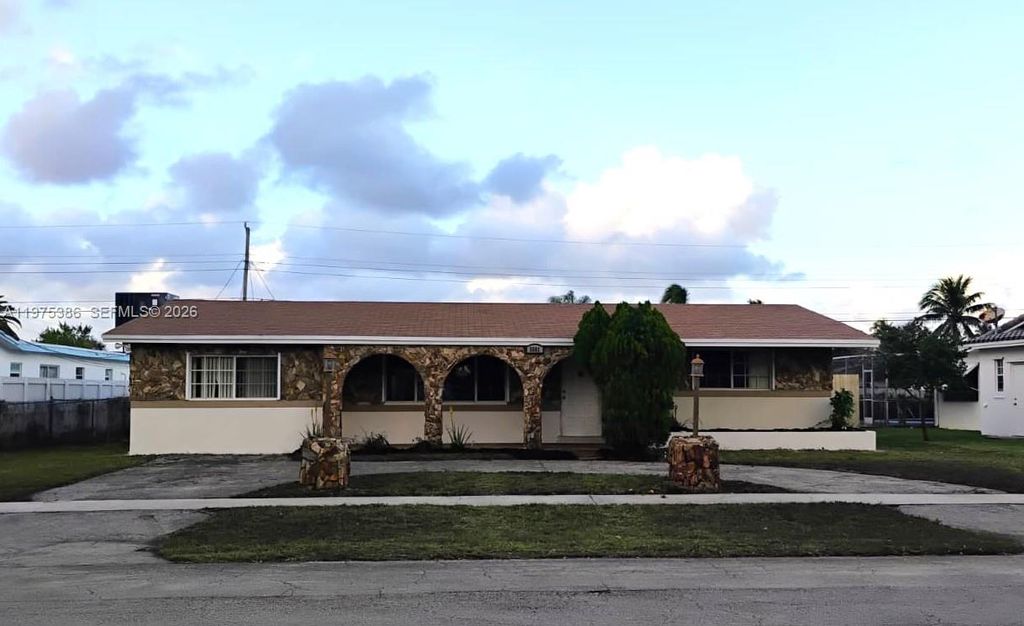 Photo of 5501 Madison St, Hollywood, FL 33021 (MLS # A11975386)