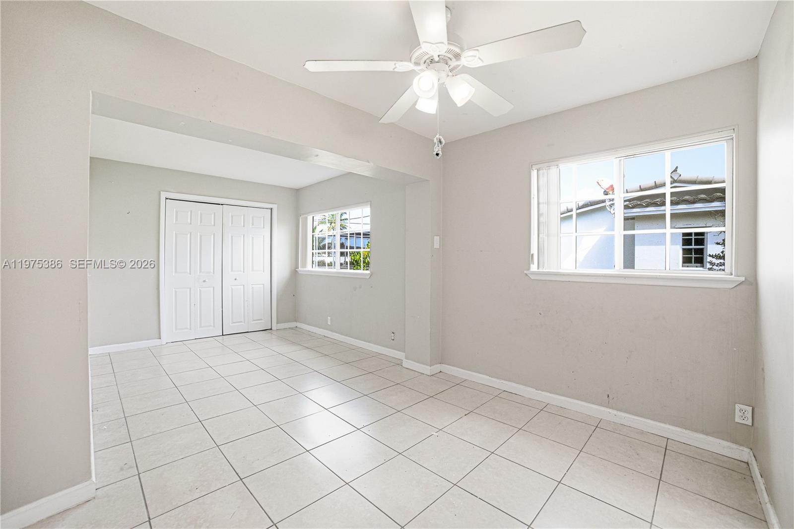 HOLLYWOOD HILLS - Residential