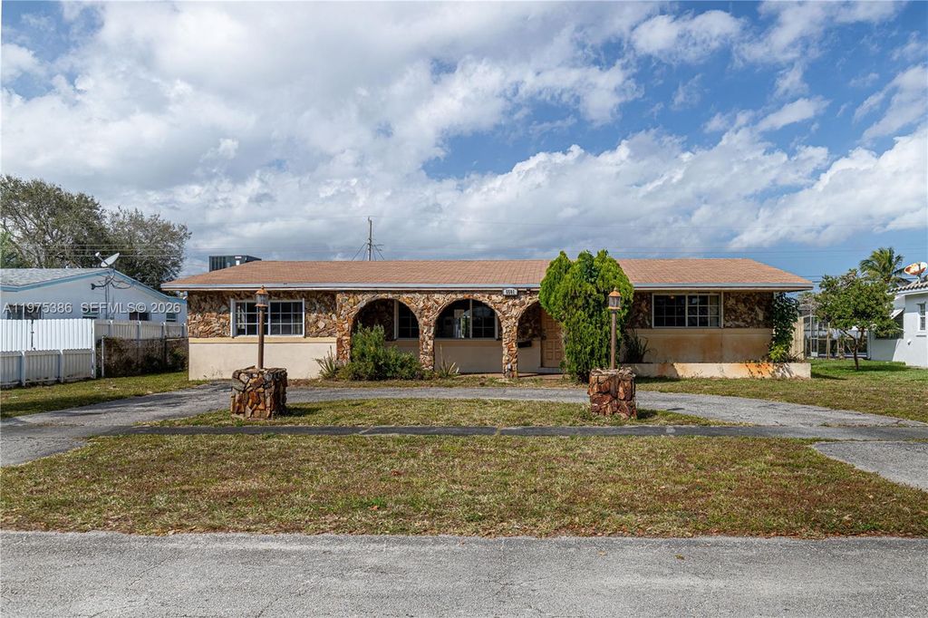 Photo of 5501 Madison St, Hollywood, FL 33021 (MLS # A11975386)