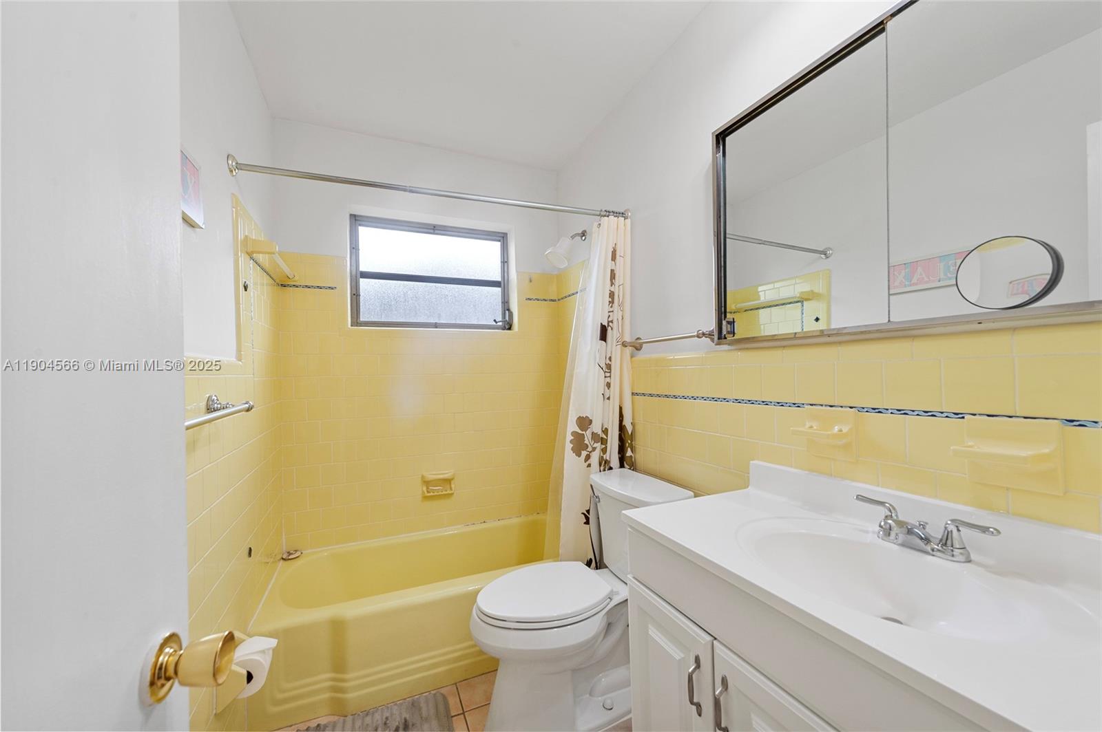 HOLLYWOOD HILLS - Residential