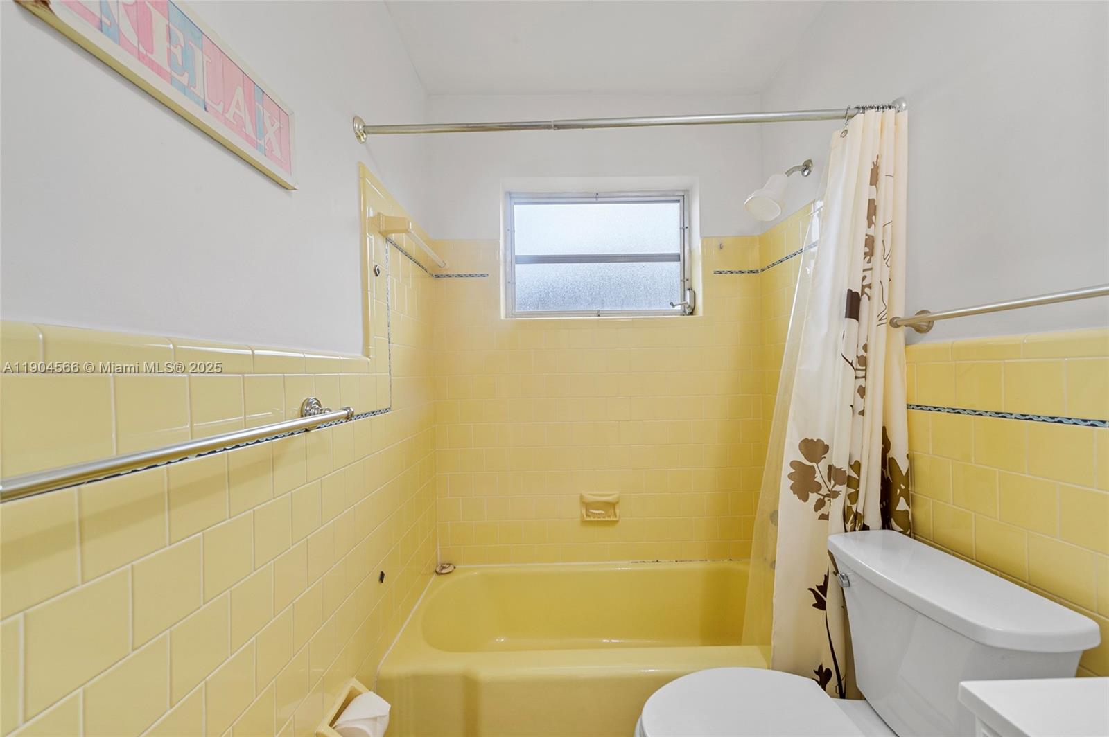 HOLLYWOOD HILLS - Residential