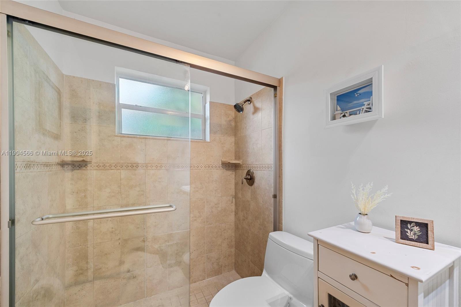 HOLLYWOOD HILLS - Residential