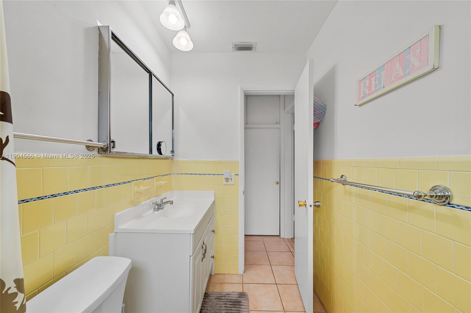 HOLLYWOOD HILLS - Residential