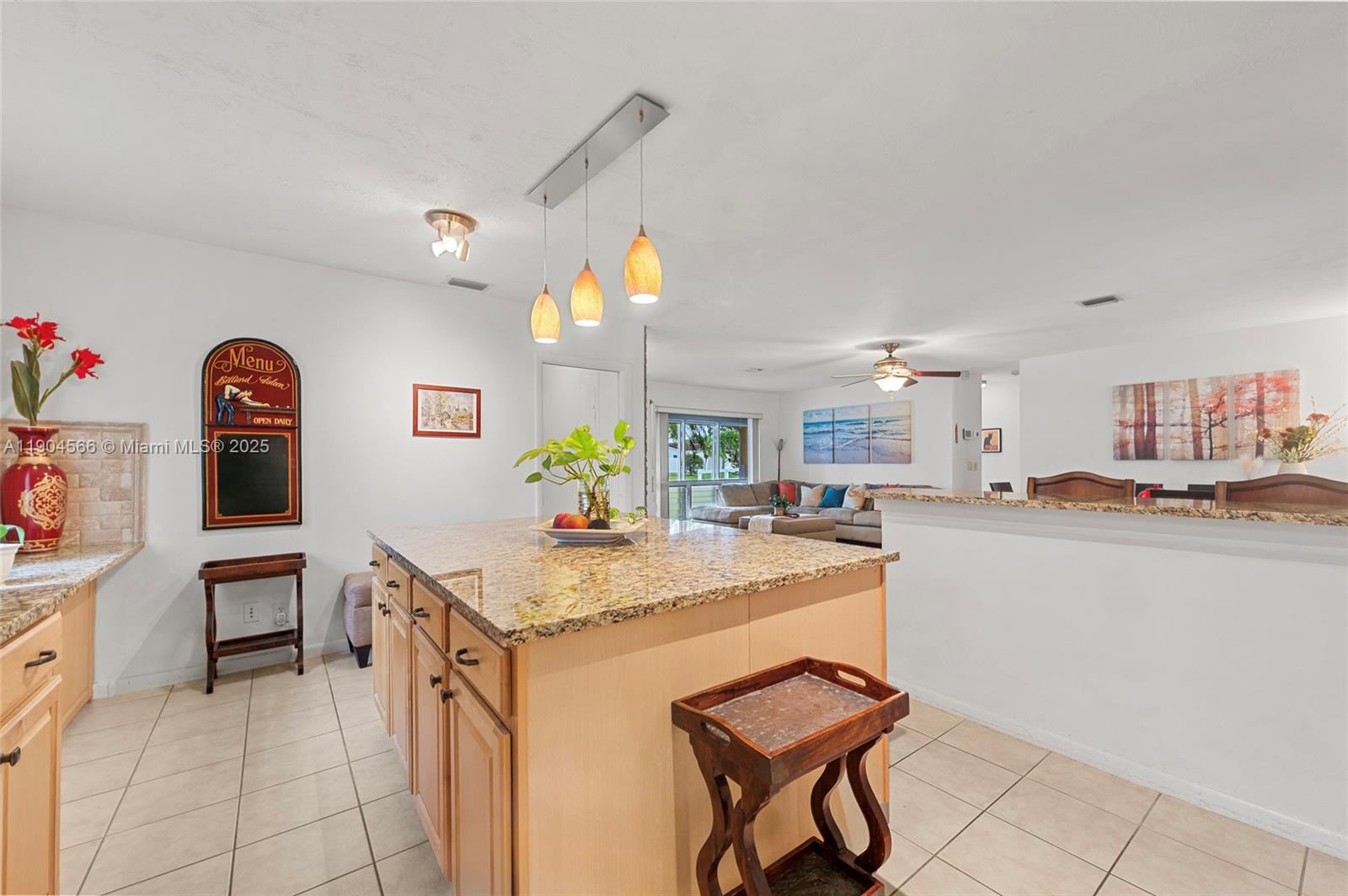 HOLLYWOOD HILLS - Residential