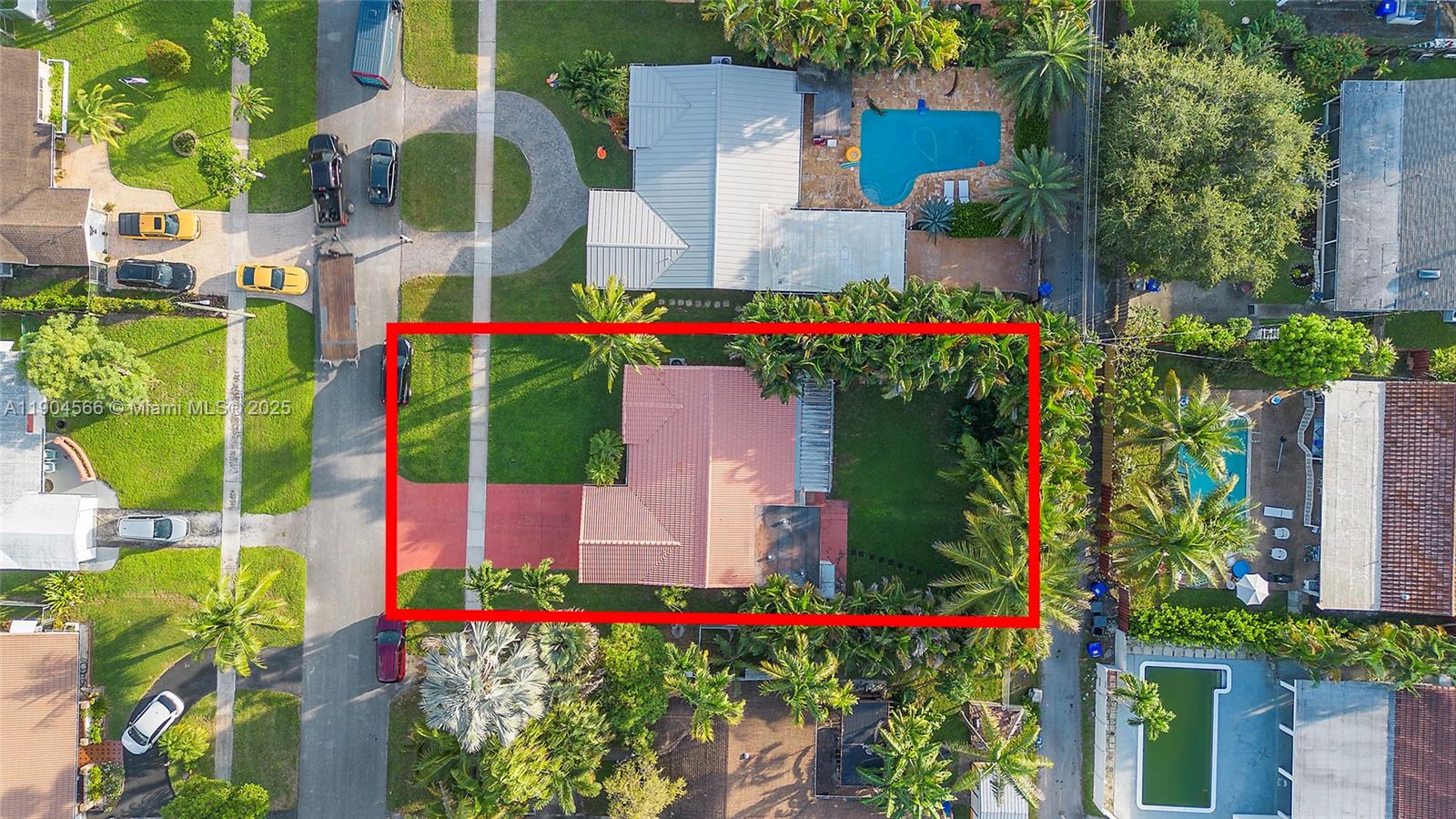 HOLLYWOOD HILLS - Residential