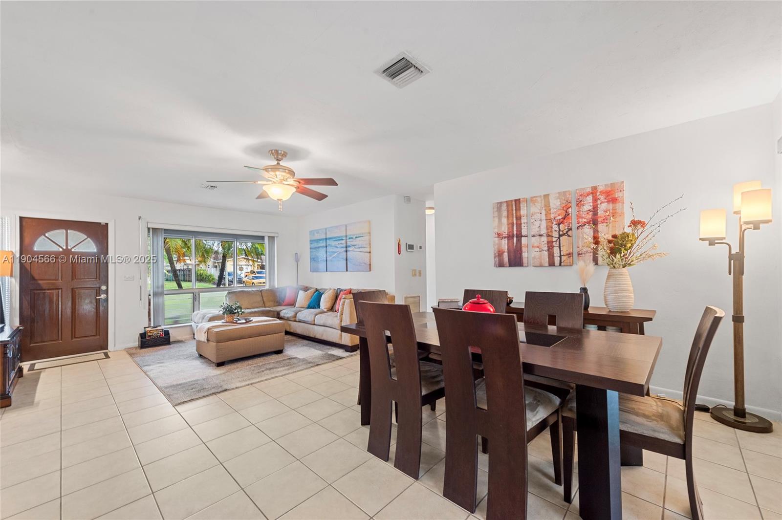 HOLLYWOOD HILLS - Residential