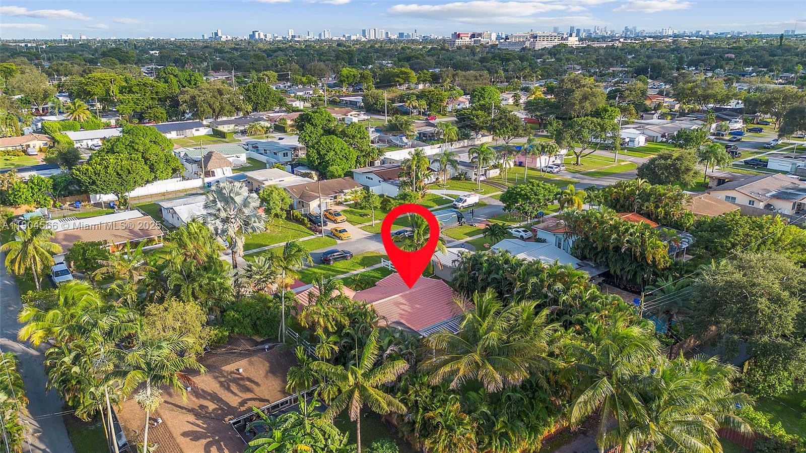 HOLLYWOOD HILLS - Residential