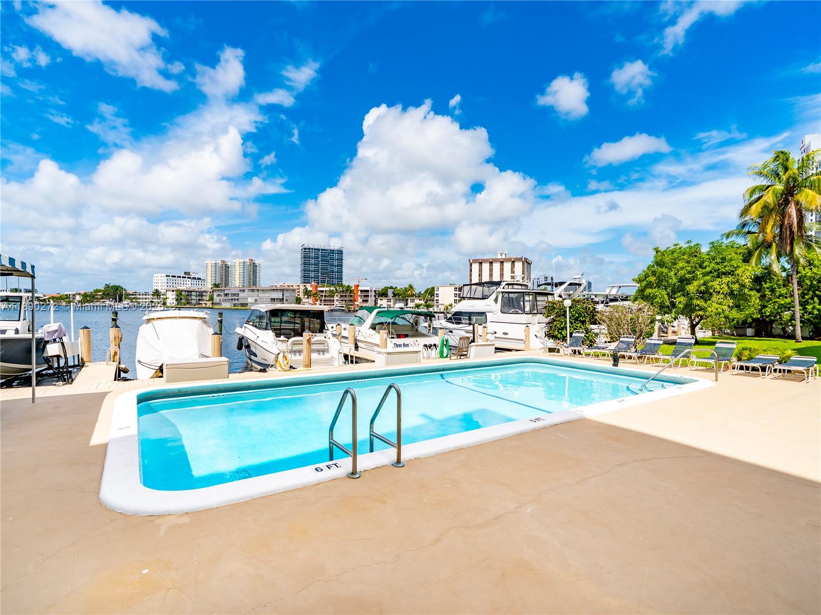 GOLDEN ISLES TOWERS CONDO - Residential