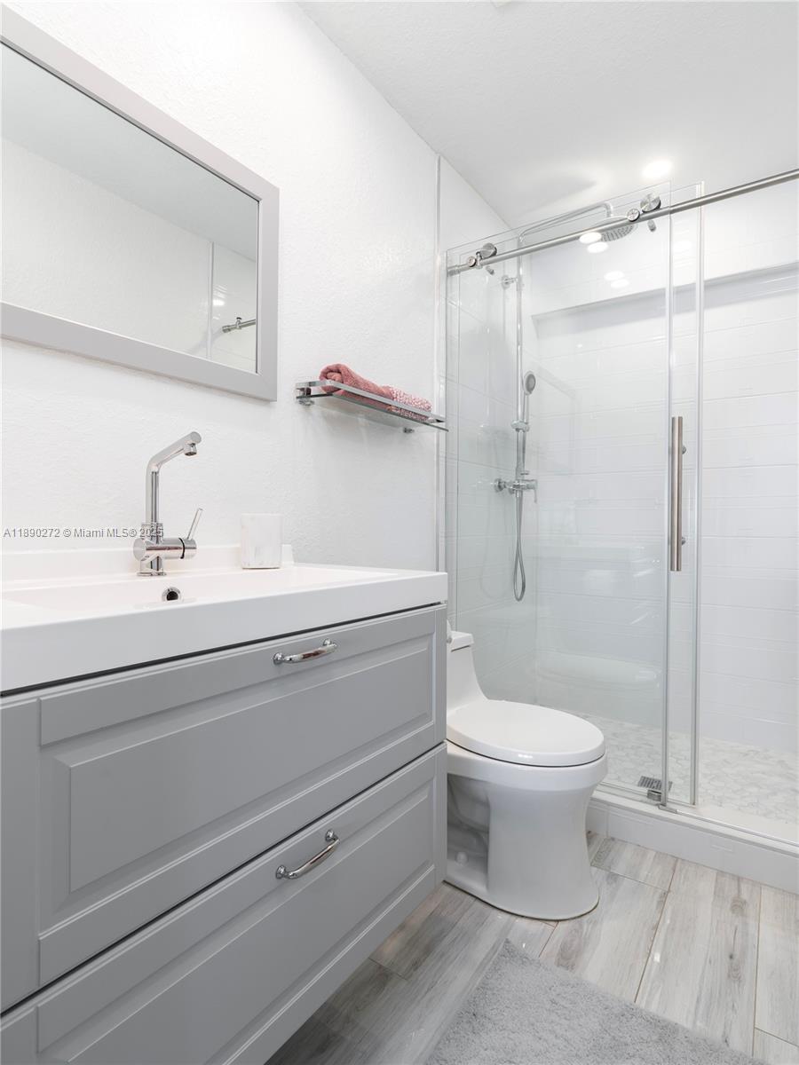 GOLDEN ISLES TOWERS CONDO - Residential
