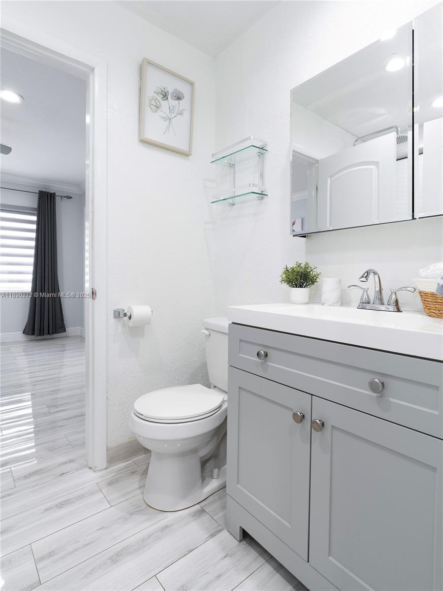 GOLDEN ISLES TOWERS CONDO - Residential