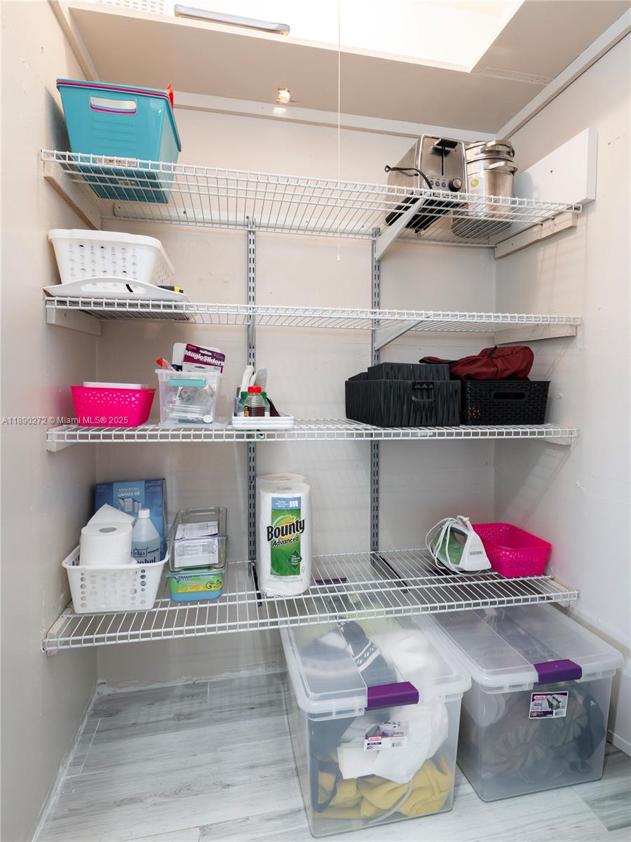 GOLDEN ISLES TOWERS CONDO - Residential