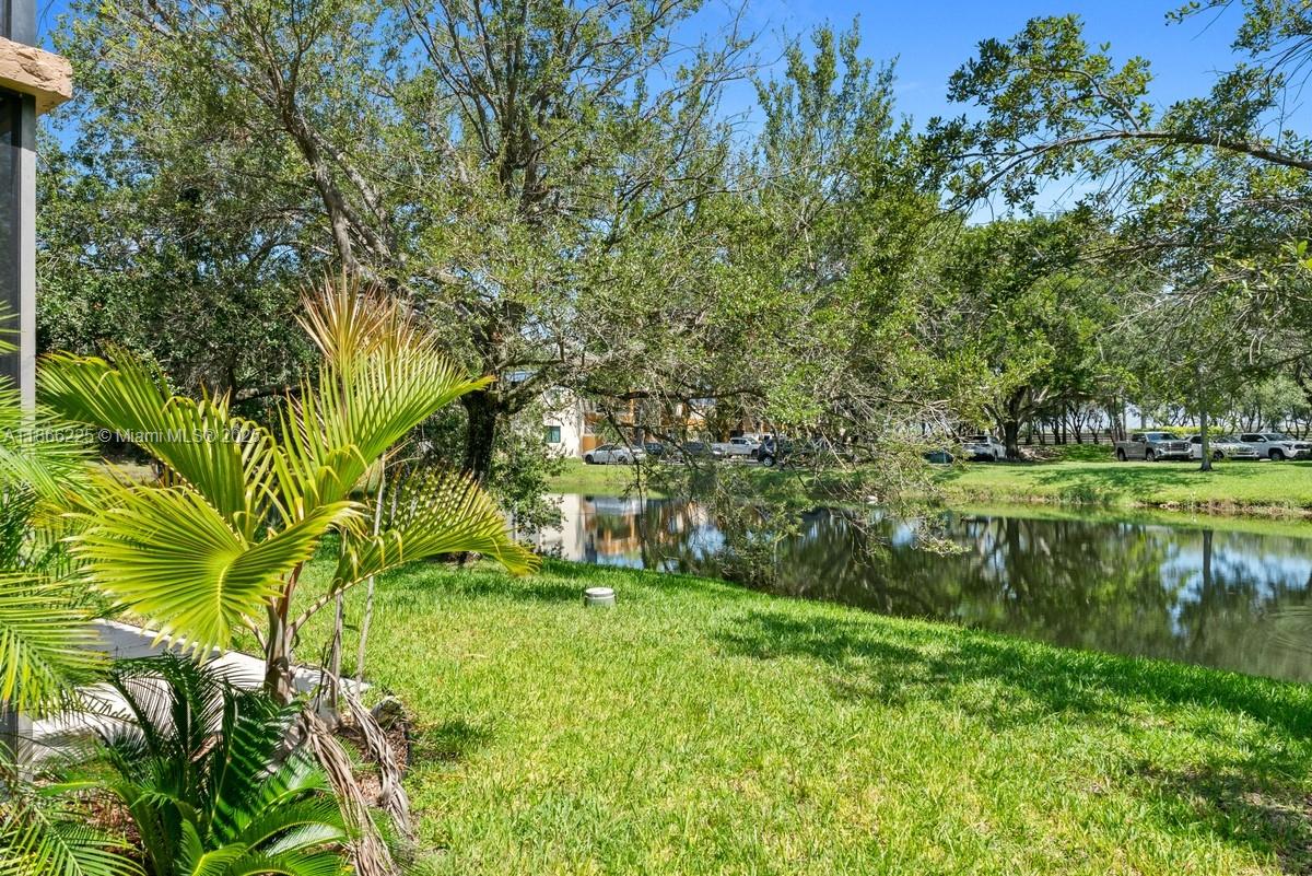 195 Lakeview Dr 106