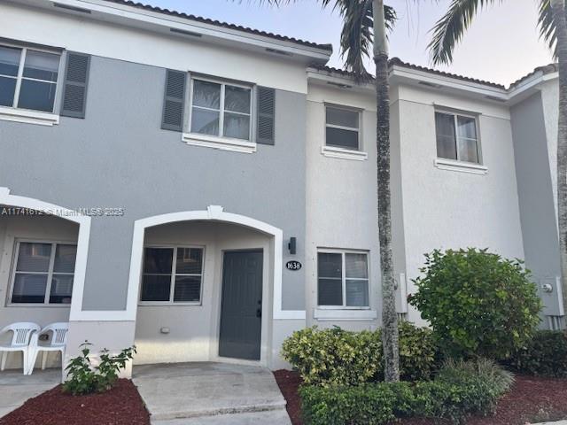 Rental Property at 1638 Se 31st Ct 1638, Homestead, Miami-Dade County, Florida - Bedrooms: 2 
Bathrooms: 3  - $1,975 MO.