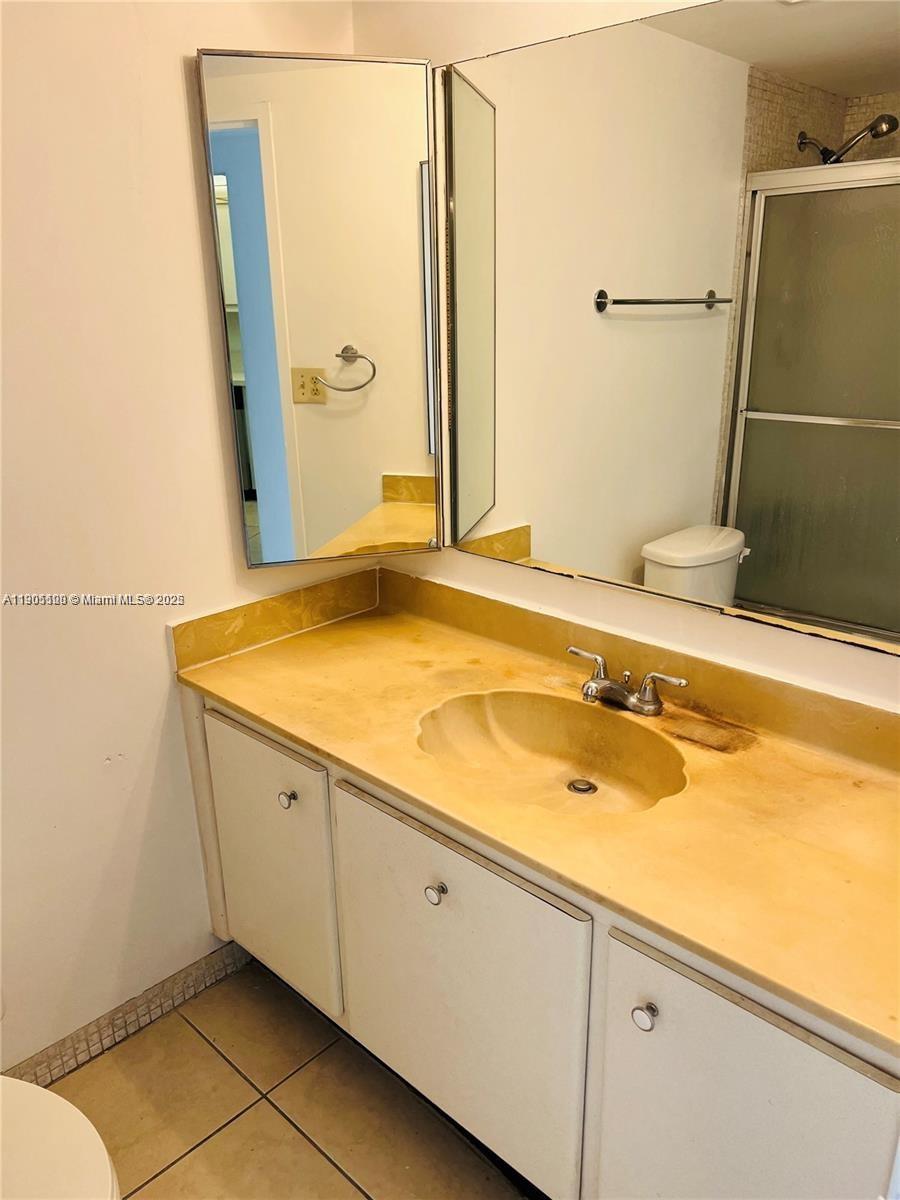 KENNEDY HOUSE CONDO - Residential