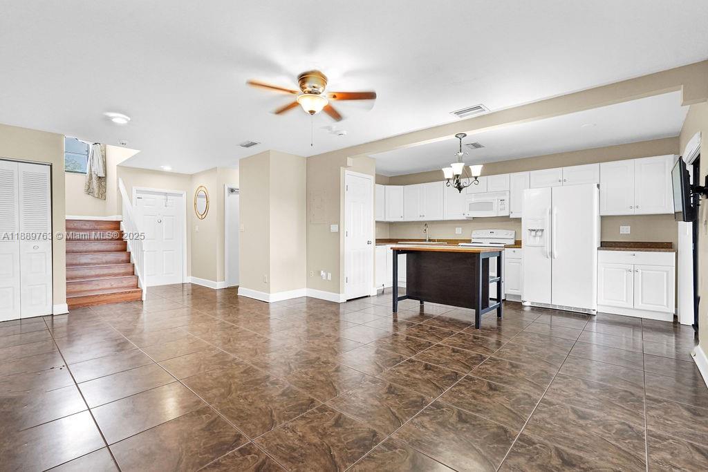 PEMBROKE POINTE SECTION T - Residential Lease