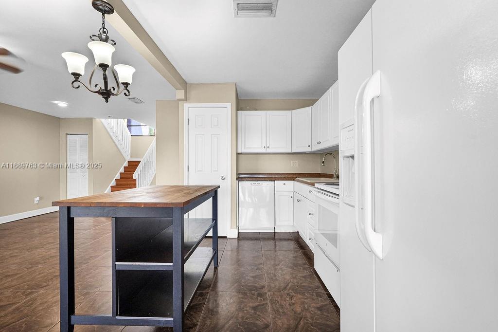 PEMBROKE POINTE SECTION T - Residential Lease