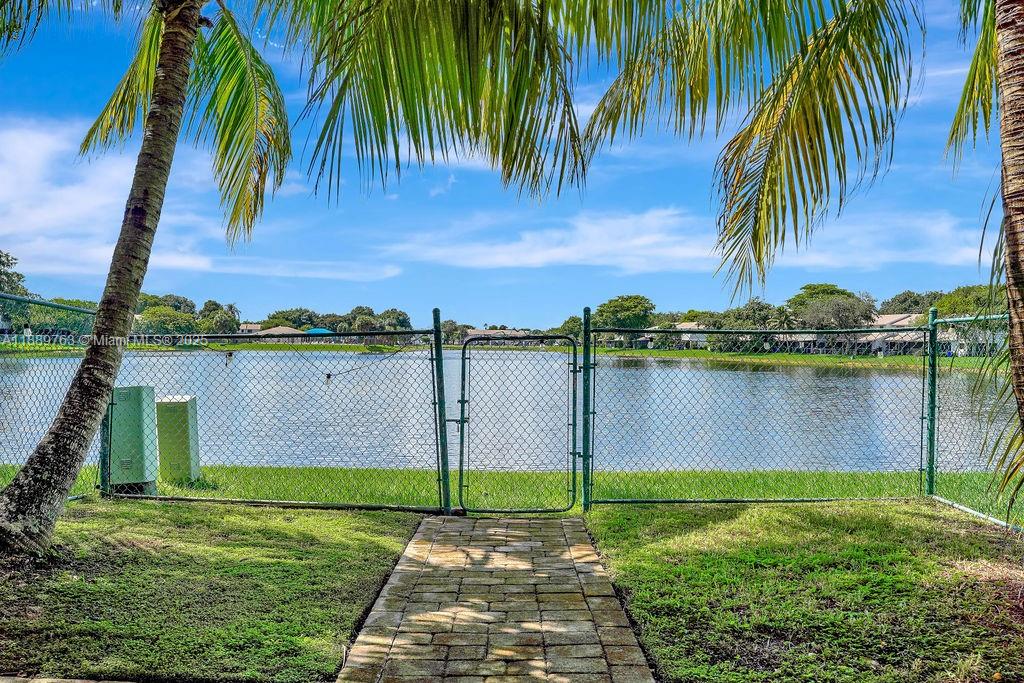 PEMBROKE POINTE SECTION T - Residential Lease