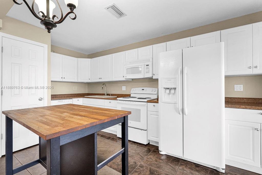 PEMBROKE POINTE SECTION T - Residential Lease