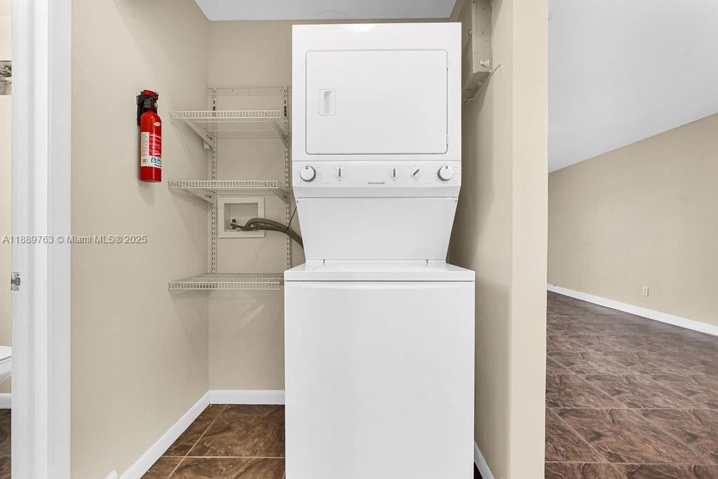 PEMBROKE POINTE SECTION T - Residential Lease