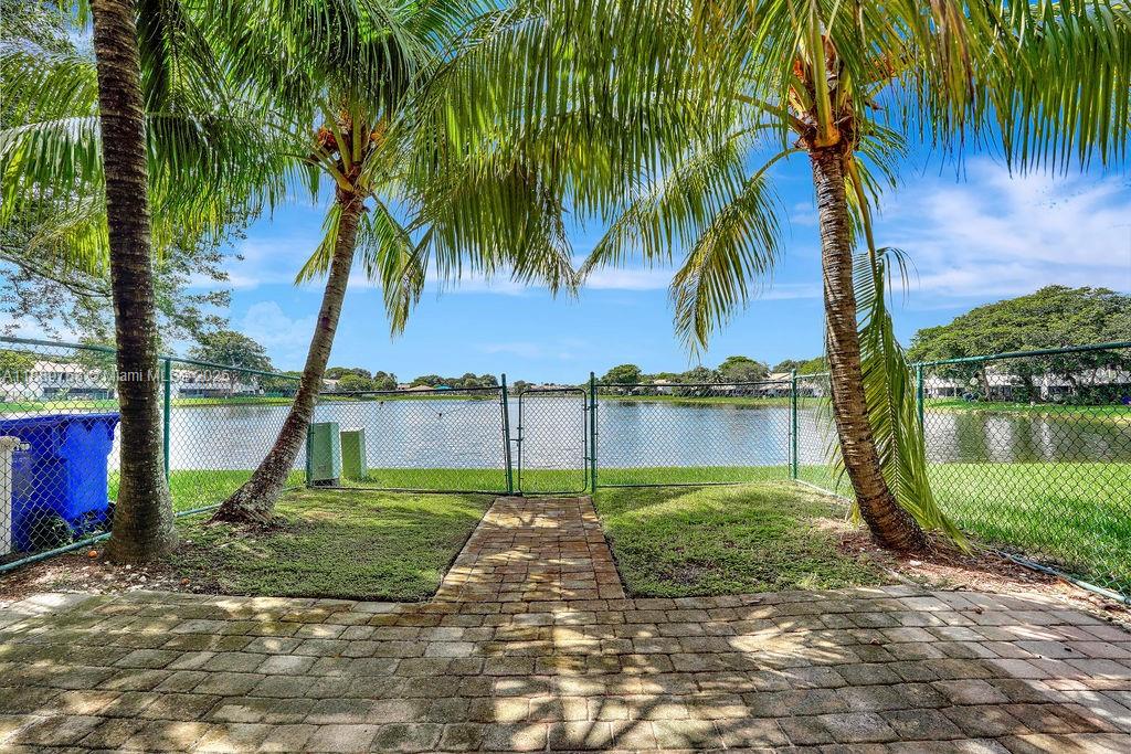 PEMBROKE POINTE SECTION T - Residential Lease