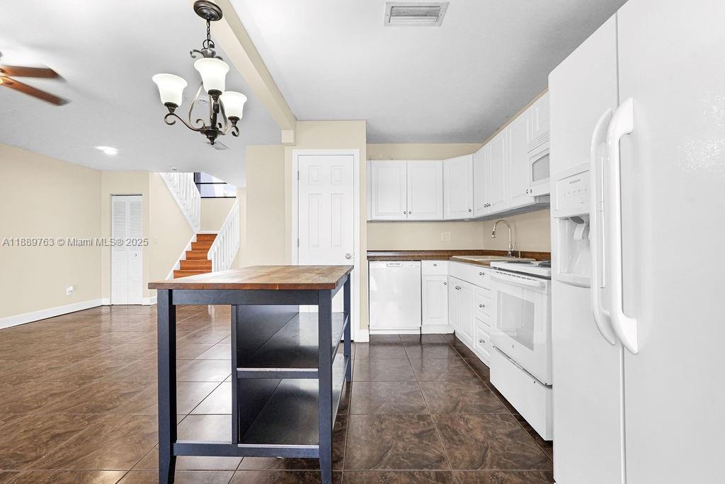 PEMBROKE POINTE SECTION T - Residential Lease