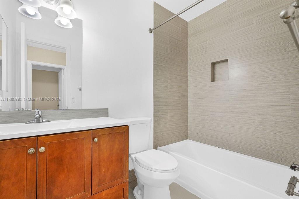 PEMBROKE POINTE SECTION T - Residential Lease