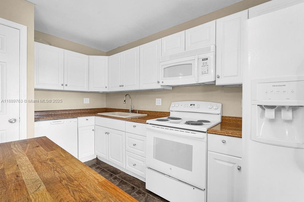 PEMBROKE POINTE SECTION T - Residential Lease