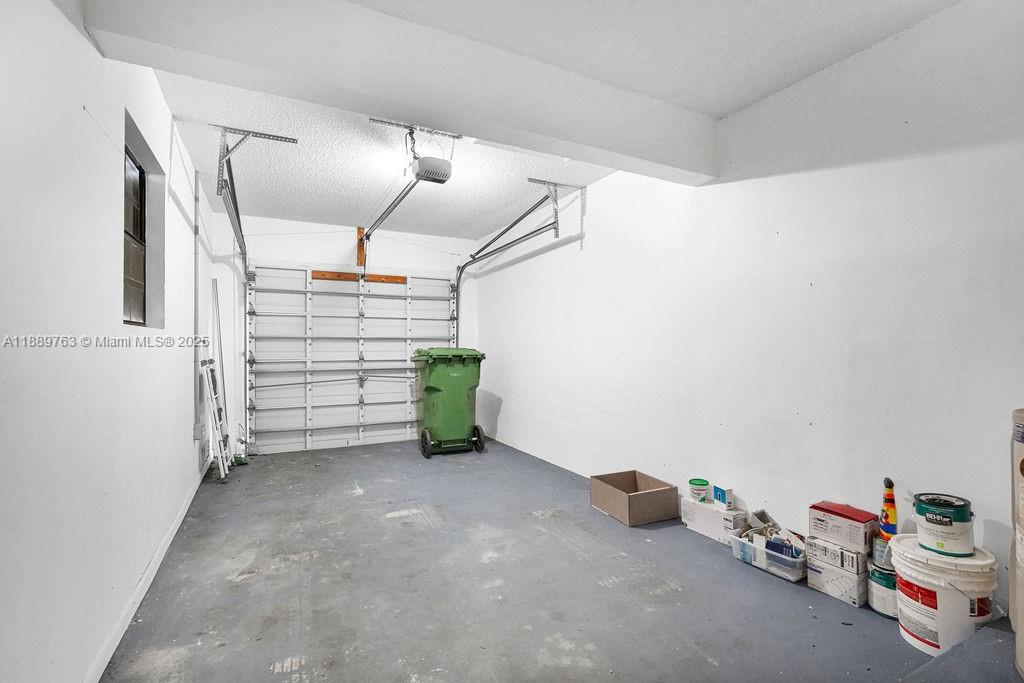 PEMBROKE POINTE SECTION T - Residential Lease