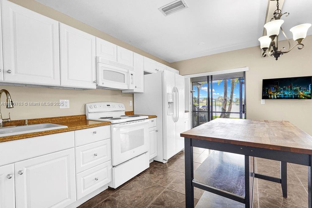 PEMBROKE POINTE SECTION T - Residential Lease