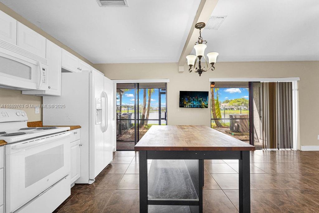 PEMBROKE POINTE SECTION T - Residential Lease