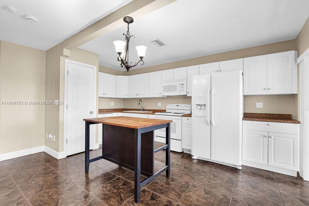 PEMBROKE POINTE SECTION T - Residential Lease