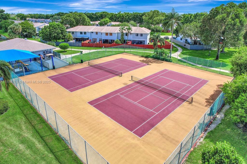 PEMBROKE POINTE SECTION T - Residential Lease