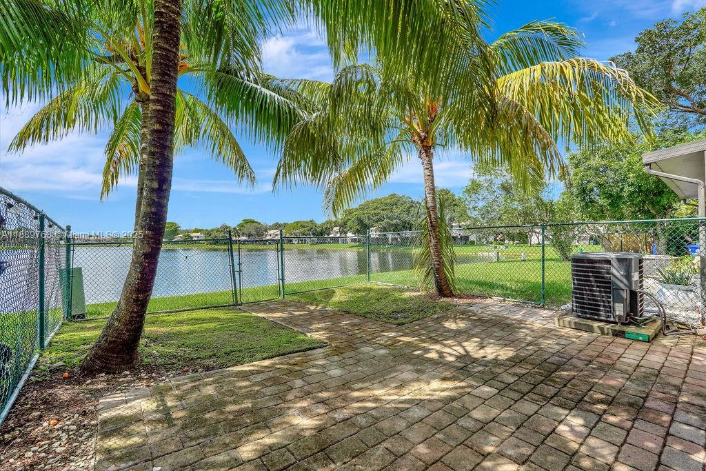 PEMBROKE POINTE SECTION T - Residential Lease