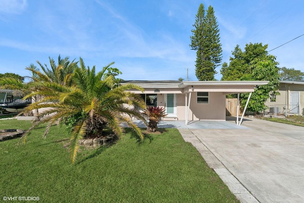 Photo of 1831 SW 42nd Ter, Fort Lauderdale, FL 33317 (MLS # A11812448)
