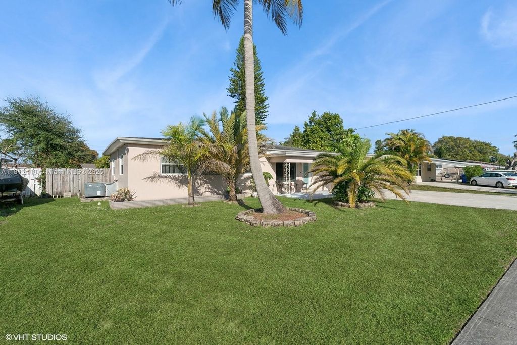 Photo of 1831 SW 42nd Ter, Fort Lauderdale, FL 33317 (MLS # A11812448)