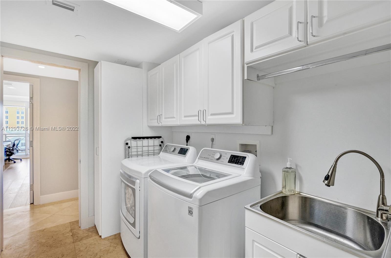 GRAND BAY TOWER CONDO - Residential