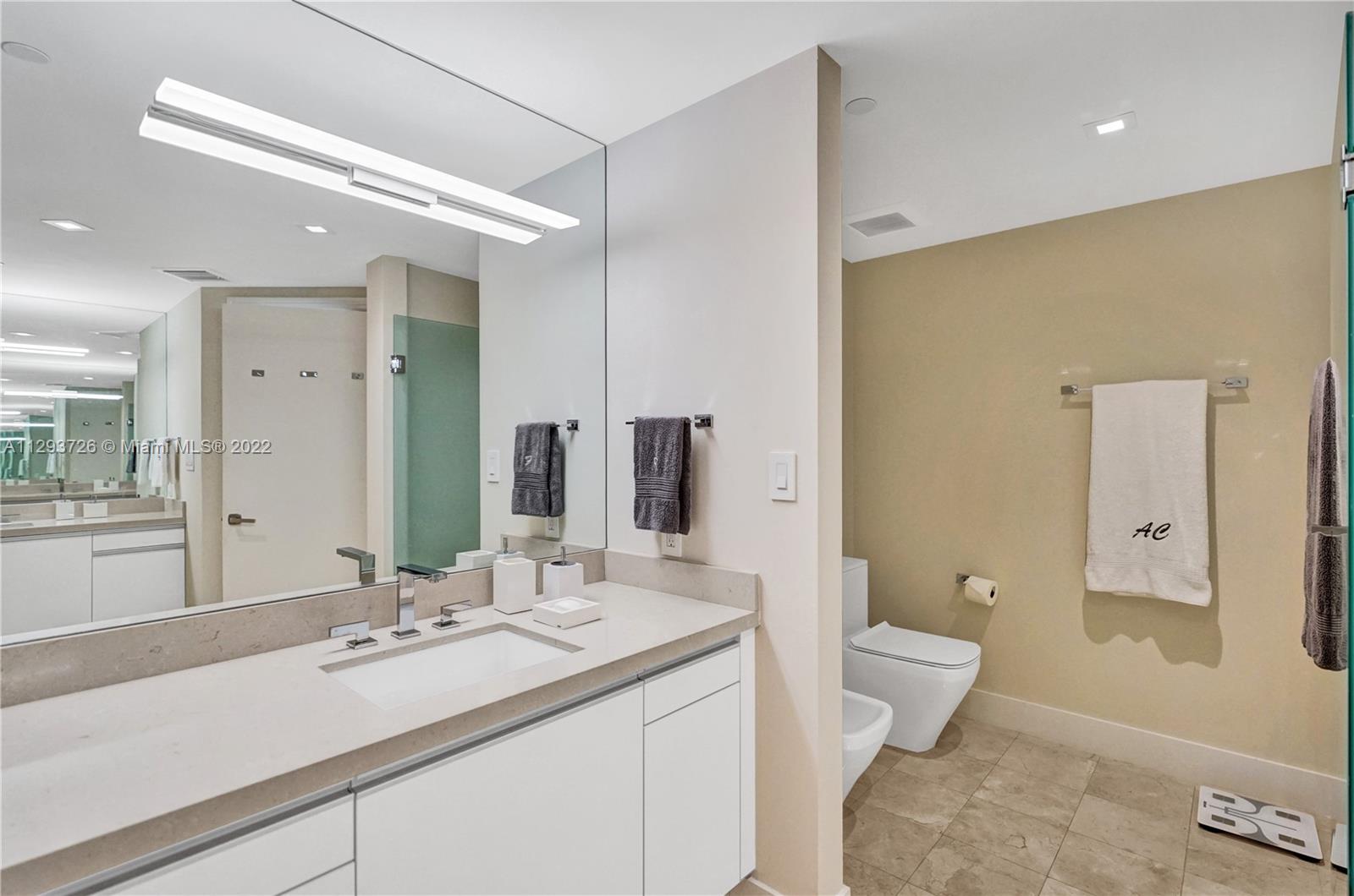 GRAND BAY TOWER CONDO - Residential