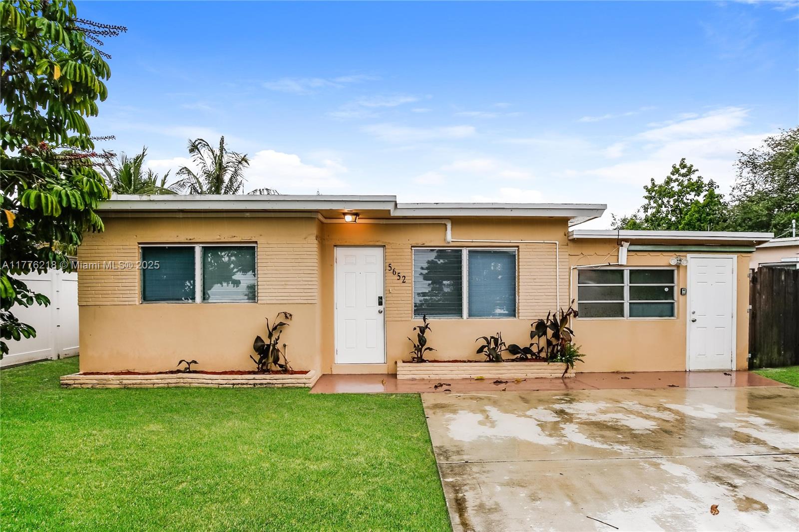 Address Not Disclosed, Hollywood, Broward County, Florida - 2 Bedrooms  
1 Bathrooms - 