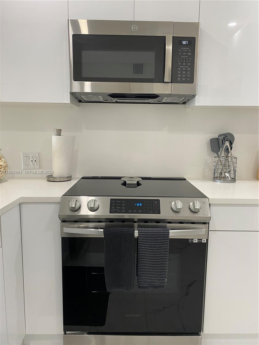 LEISURE TOWERS CONDO - Residential Lease